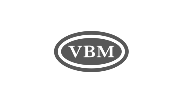 VBM Logo in weißer Schrift auf grauem ovalen Hintergrund mit einem weißen Rand